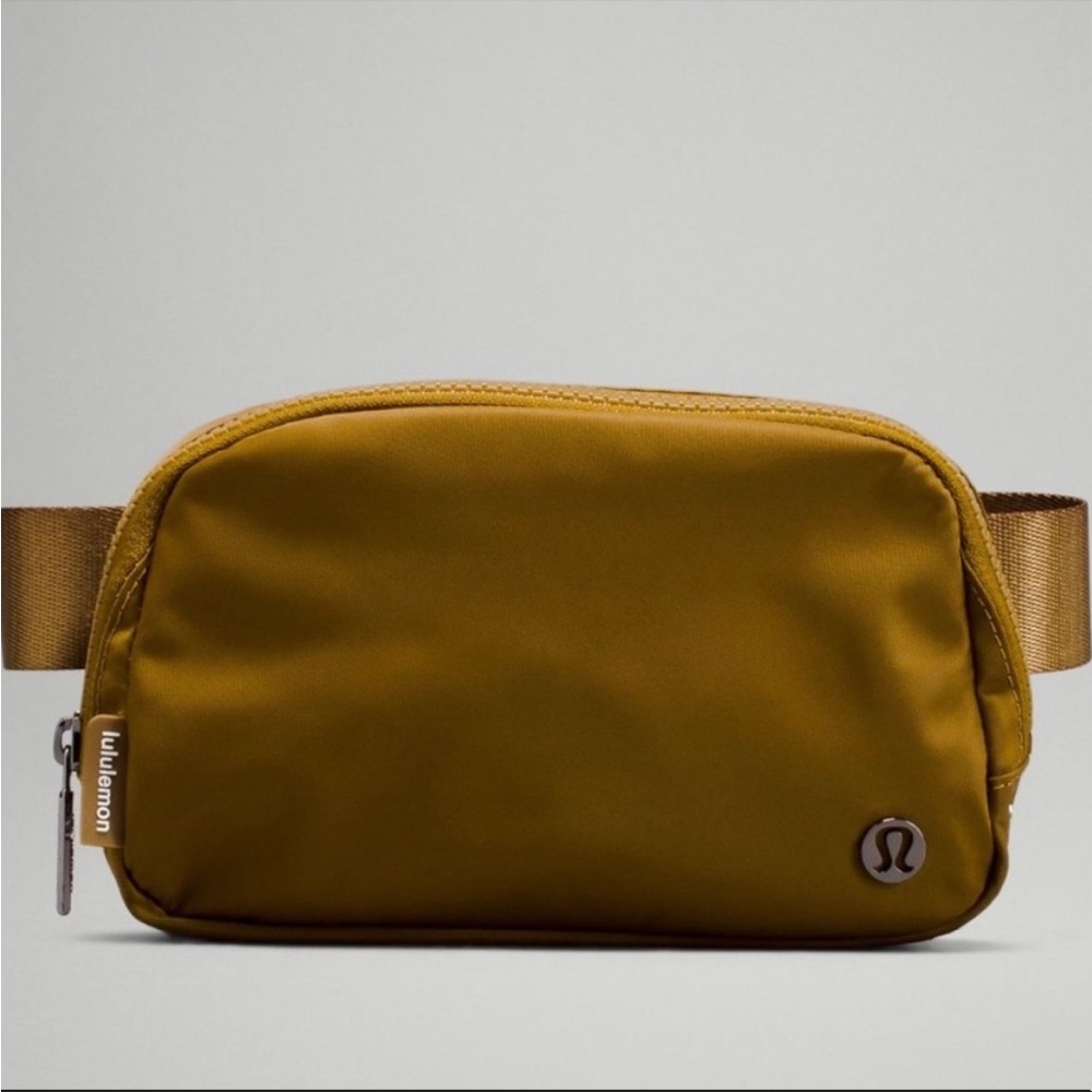 Lululemon Everywhere Belt Bag
